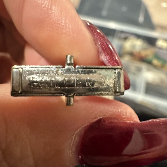 Silver Rectangular Ring with Rope Detail - Picture 3 of 6